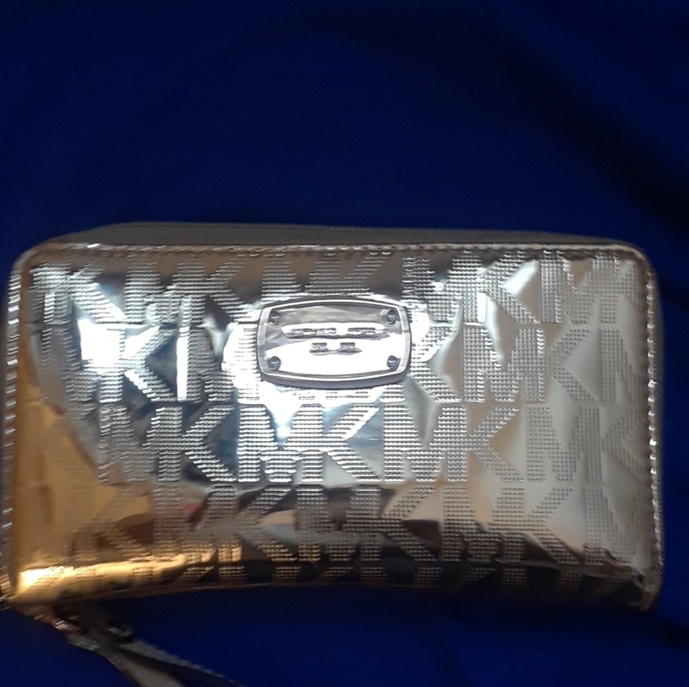 Michael Korse wallet